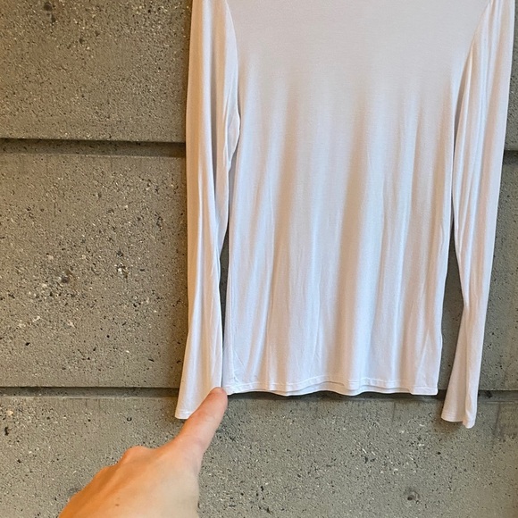 Babaton Aritzia Classic Crew Neck Long Sleeve - Picture 6 of 10